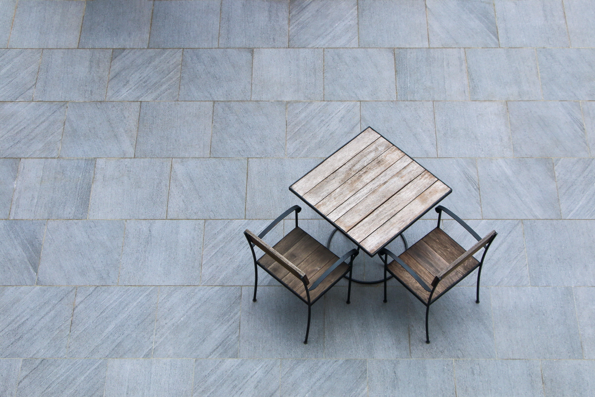 Does vinyl flooring come in squares?