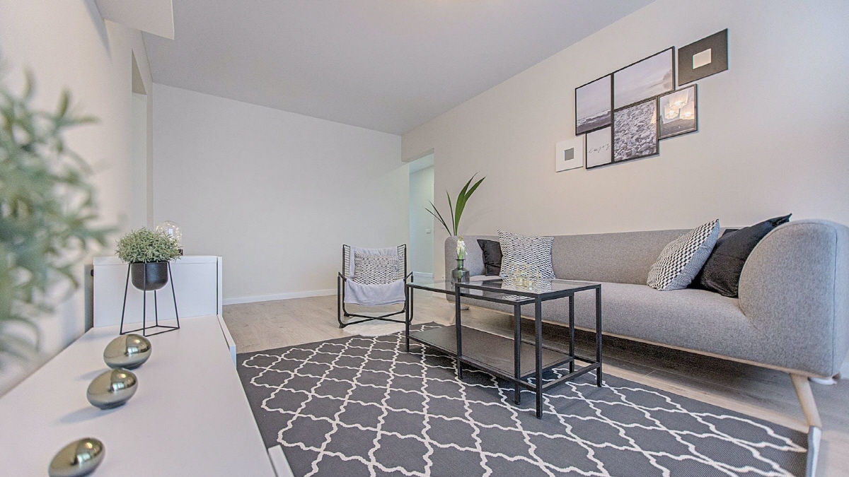 Which is better for residential flooring: carpet or vinyl floor?