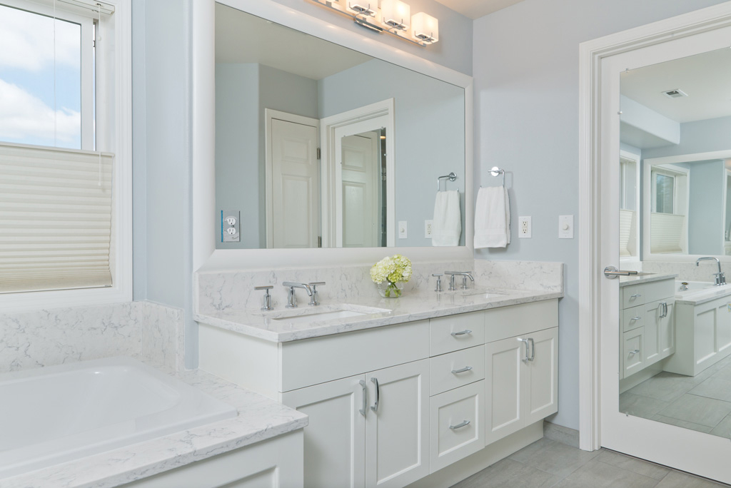 15 Painting color tips to make your small bathroom look fancy