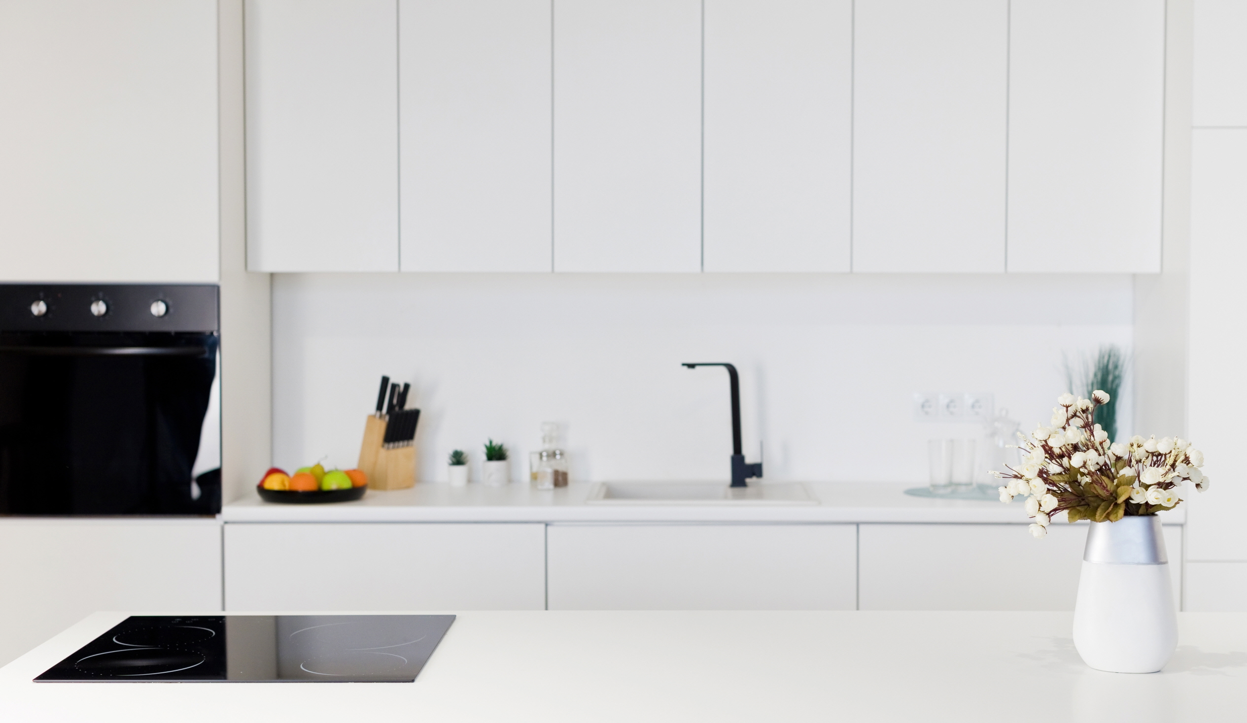 White Countertops to Pair with White Cabinets