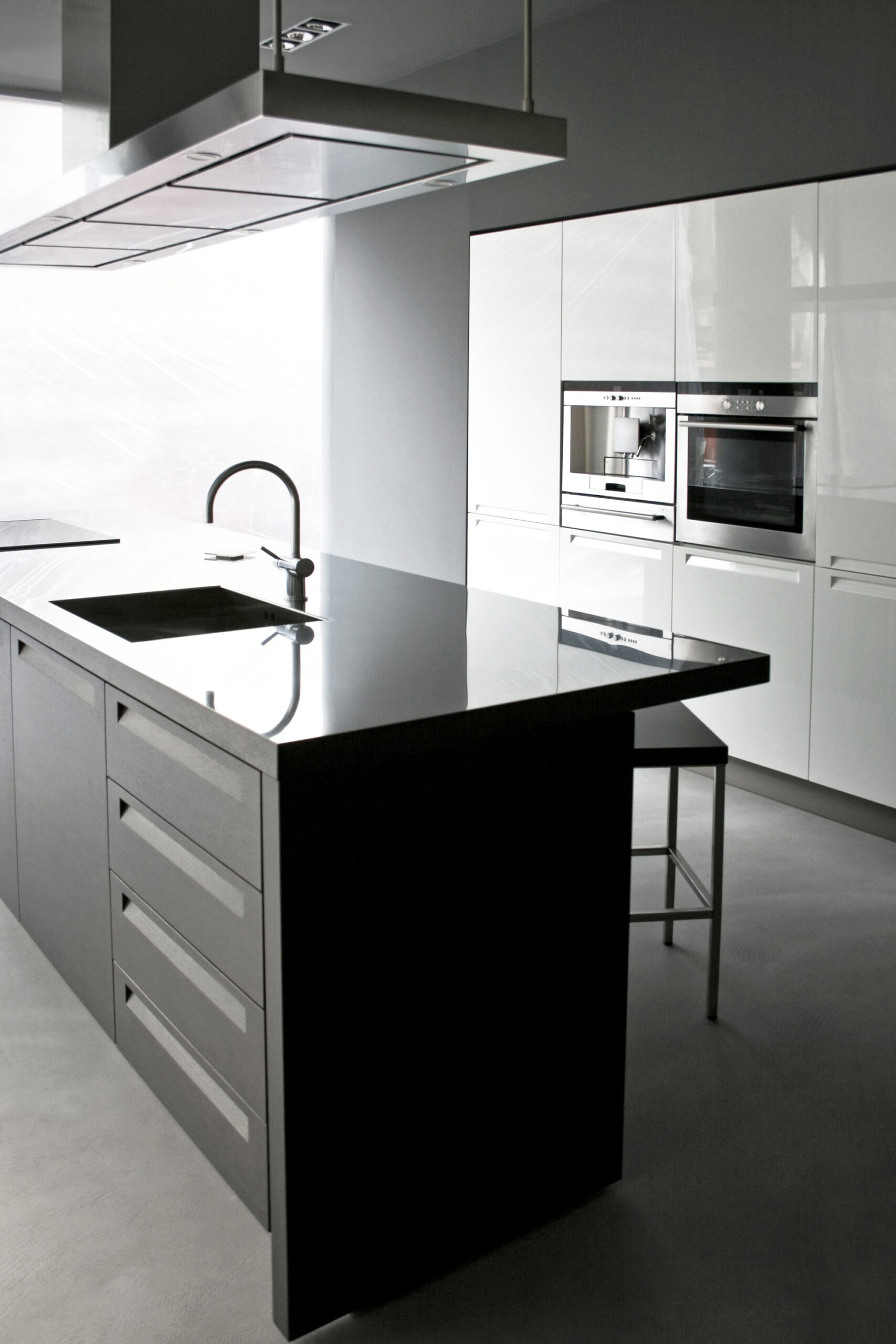 Add a more open and brighter feel to your kitchen with a reflective black countertop.